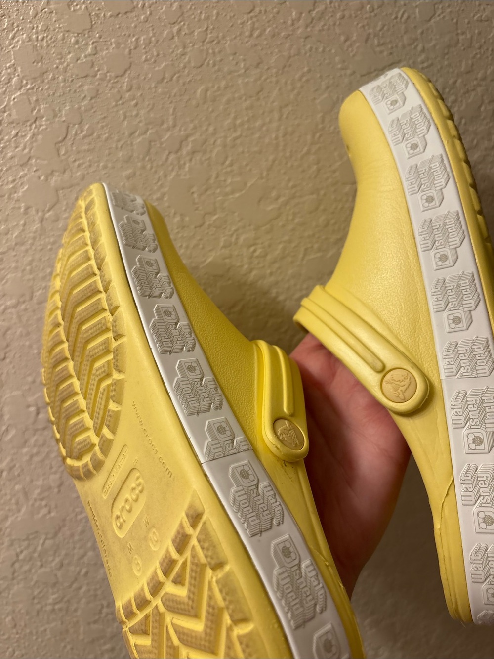 CROCS x Walt Disney World EXCLUSIVE Adult Yellow Clog Mens 8 (or women’s 10) - Picture 7 of 7